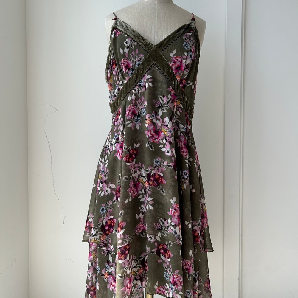 White House Black Market Green Floral Sundress - Large